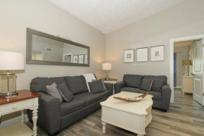 Siesta Key Village-Suite #3: A Block to the Beach!